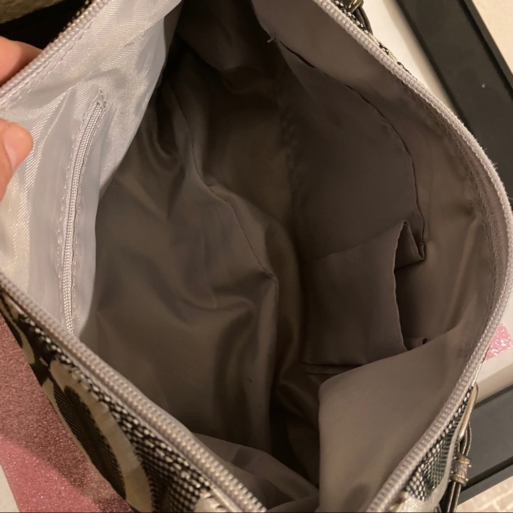 “GUESS” Small Hand Bag - Picture 9 of 15